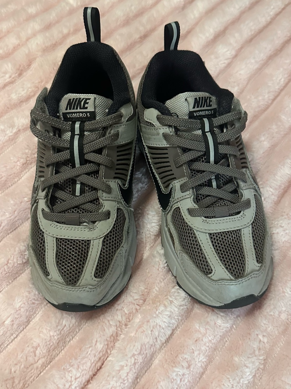 Nike kids Gray vomero 5